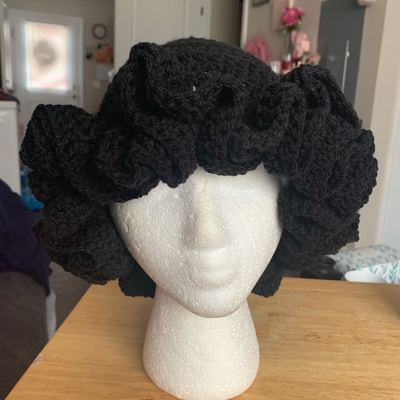 Crochet ruffled hats - Picture 14 of 15